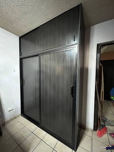muebles de aluminio para ropa en Playa del Carmen